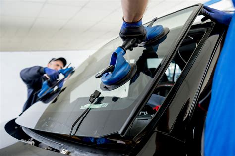 Car Glass Service - Windscreen Repair & Replacement Service